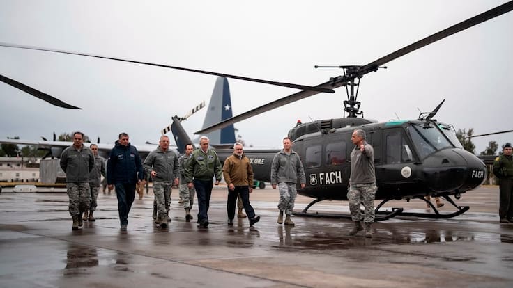 Presidente Kast revisa capacidades aéreas de la FACh para enfrentar la emergencia meteorológica