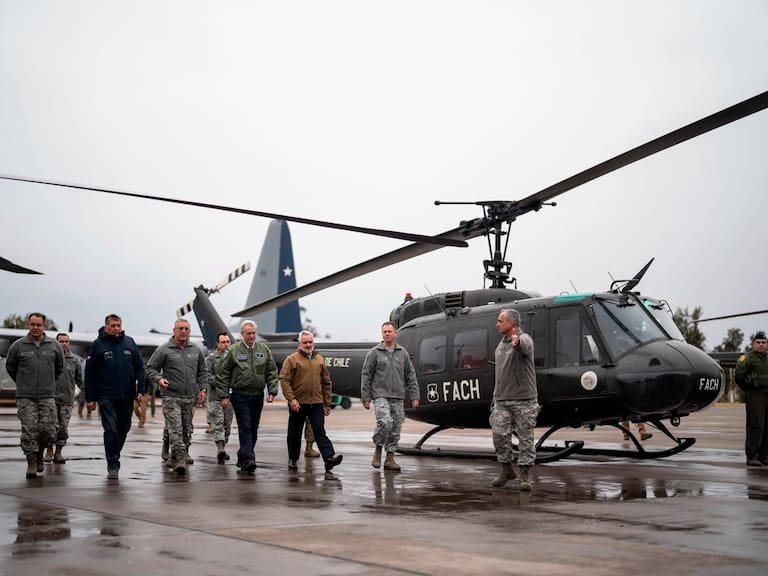 Presidente Kast revisa capacidades aéreas de la FACh para enfrentar la emergencia meteorológica