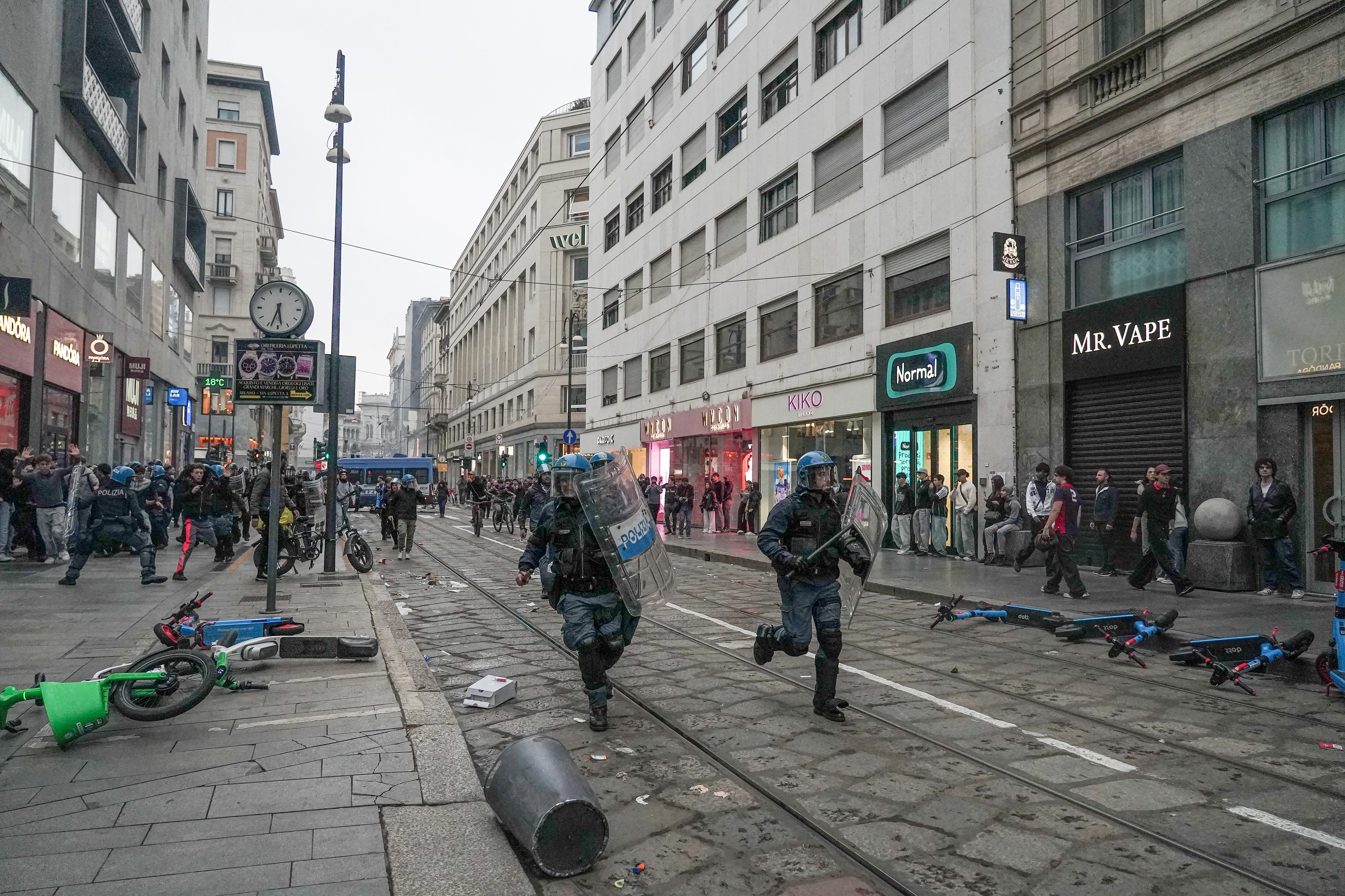 Police and hooded youths clash in the streets of Milan's city center, Italy, on October 18, 2026, following incidents of vandalism and looting. (Photo by Emanuele Roberto De Carli/NurPhoto via Getty Images)