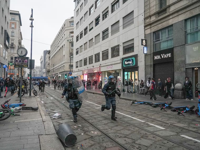 Police and hooded youths clash in the streets of Milan's city center, Italy, on October 18, 2026, following incidents of vandalism and looting. (Photo by Emanuele Roberto De Carli/NurPhoto via Getty Images)