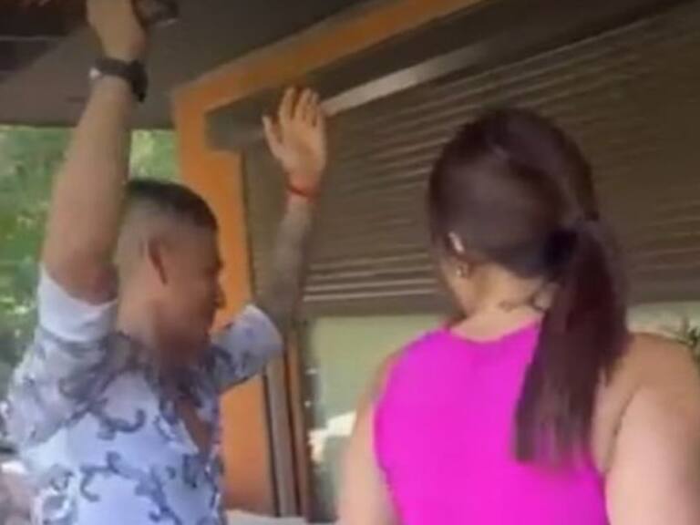 ¡Pasarán juntos el Año Nuevo! Polémica nueva pareja del espectáculo nacional fue captada en el aeropuerto y ya no esconde su romance