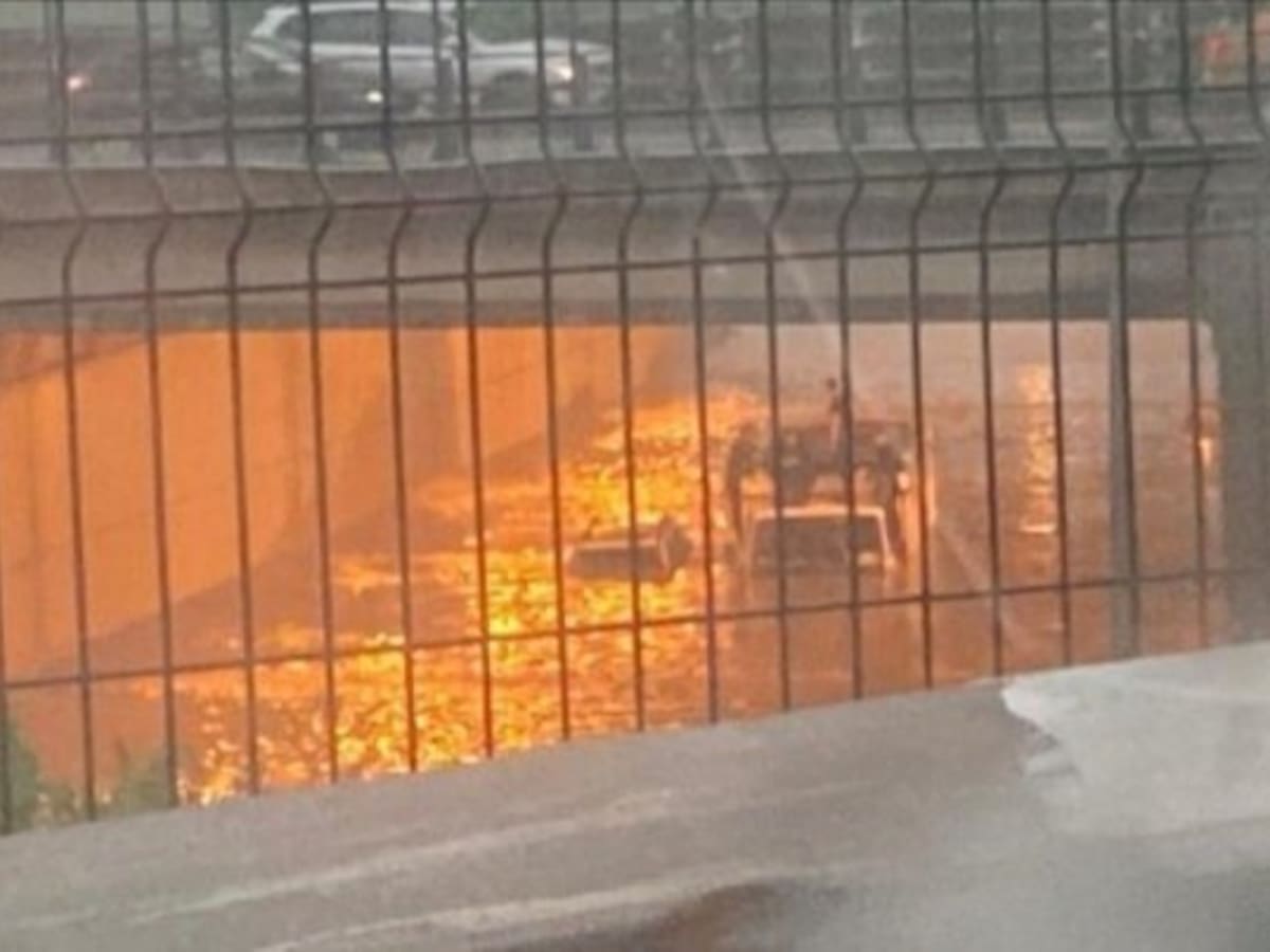 Rescatan a seis personas atrapadas en paso bajo nivel inundado por intensas lluvias en Macul