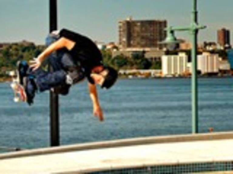 Esta fue una de las primeras piruetas de Tony Hawk en Chile