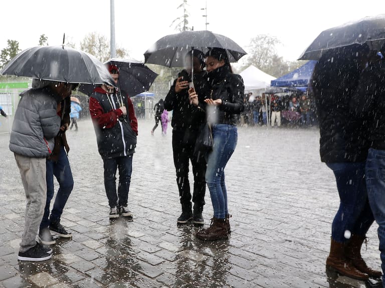 Lluvia, tormentas eléctricas y granizo en Santiago: ¿Qué día se largan las precipitaciones en la zona central?