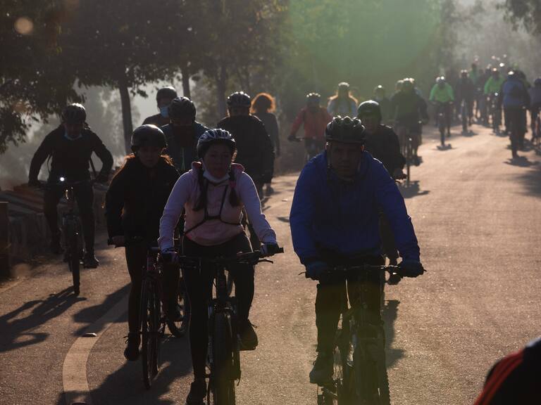 24 de Abril del 2021/SANTIAGO Deportistas practican distintas disciplinas en el Parque Metropolitano. Por solicitud de la ciudadanía, el ministerio extiende la franja deportiva de las 5am hasta las 10am.
FOTO: DIEGO MARTIN /AGENCIAUNO