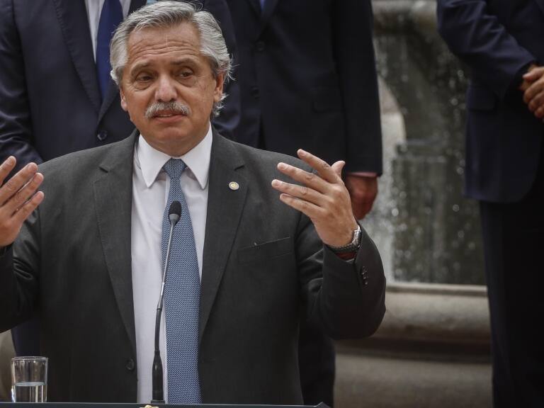 Presidente de Argentina confirma su visita a Chile para celebrar el Abrazo de Maipú