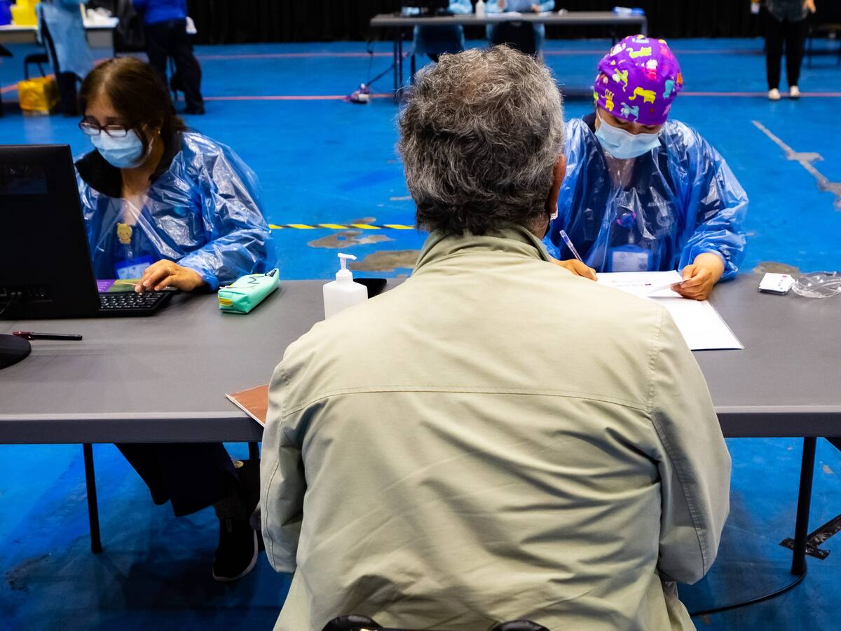 Más de medio millón de personas han sido vacunadas en Chile contra el Covid-19