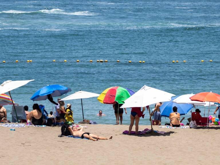 Fragata portuguesa: levantan prohibición de baño en playas de la región de Valparaíso