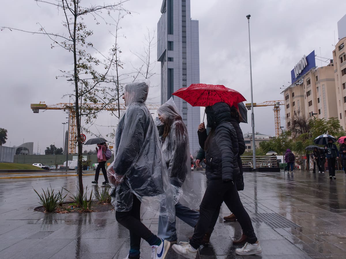 Sistema frontal vuelve a Chile: meteorólogo adelanta lluvias, viento y las zonas donde se mantiene la preocupación