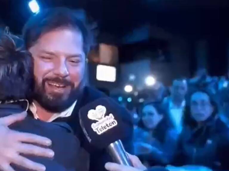 «Te vi haciendo de mí»: Presidente Boric se salió de todo protocolo con el Chico Eléctrico de la Teletón