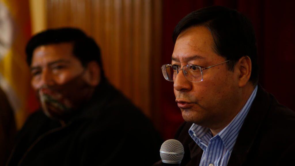 LA PAZ, BOLIVIA - JUNE 29: MAS-IPSP candidate for President Luis Arce Catacora speaks next to candidate to Vice-President Gerardo Garcia during a press conference on the 100th day of coronavirus lockdown on June 29, 2020 in La Paz, Bolivia. Arce Catacora addressed Supreme Decree 4272, promulgated by President of Bolivia Jeanine Añez. Nationwide lockdown was announced on March 22.(Photo by Gaston Brito/Getty Images)