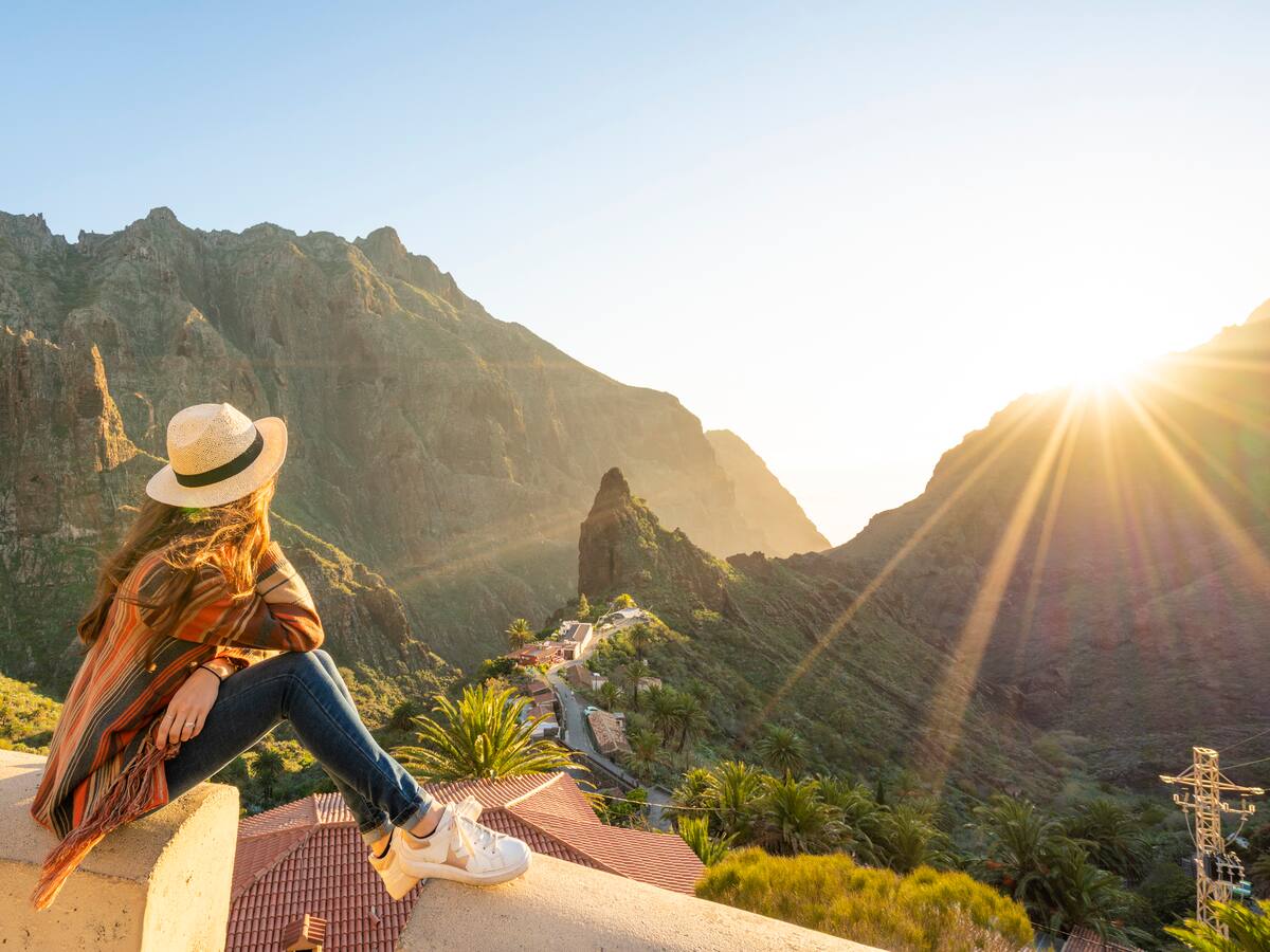 ¿Somos los chilenos? De este país son los turistas más odiados por los europeos, según la revista Esquire