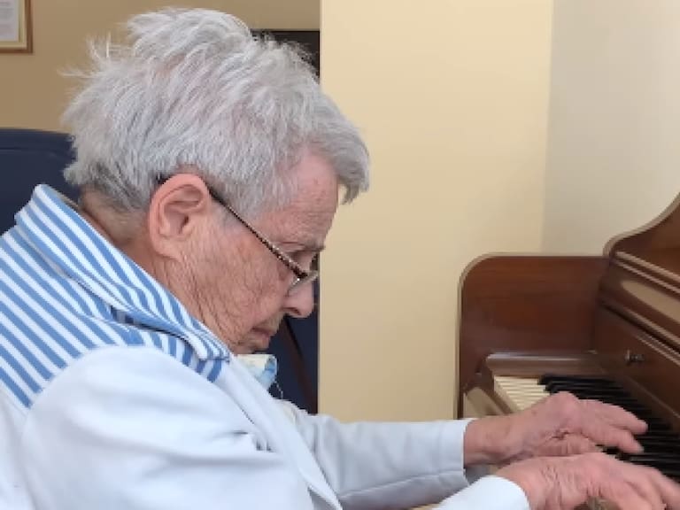 Abuelita de 92 años con demencia senil se hizo viral por interpretar sonata de Beethoven