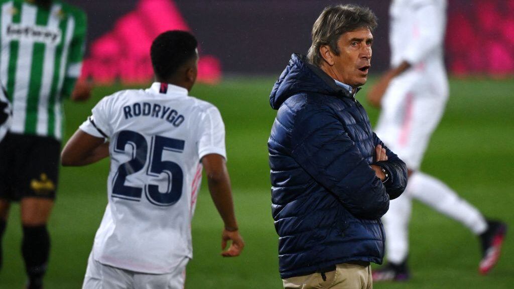 Real Betis' Chilean coach Manuel Pellegrini stands on the sideline during the Spanish League football match between Real Madrid CF and Real Betis at the Alfredo di Stefano stadium in Valdebebas, on the outskirts of Madrid, on April 24, 2021. (Photo by GABRIEL BOUYS / AFP) (Photo by GABRIEL BOUYS/AFP via Getty Images)