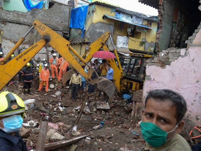 Operativo de rescate por derrumbe de un edificio en Bombay