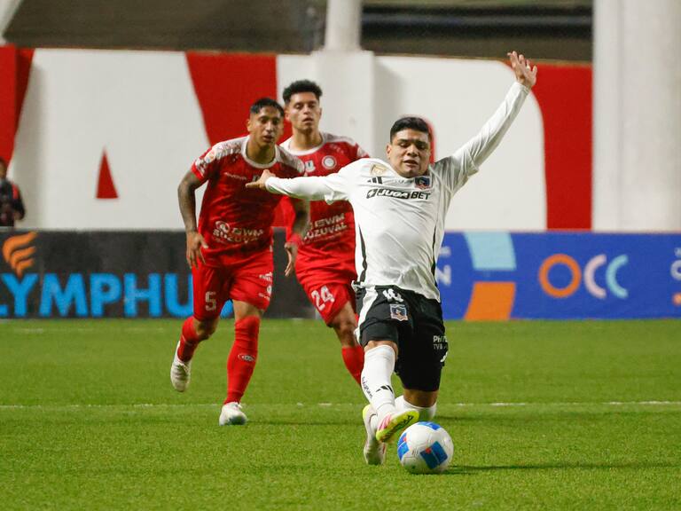 “Prefiero seguir jugando y agarrar ritmo”: la molestia de Claudio Aquino por el “parón” que tendrá Colo Colo