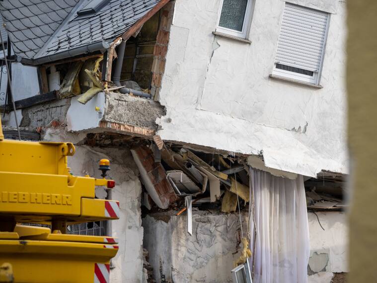 La estructura de un hotel en el municipio de Kröv en Alemania colapsó y se produce un derrumbe parcial que deja al menos una persona muerta.