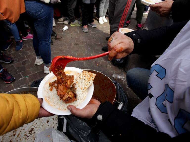 Chari Pizarro, comunicadora popular: «Las ollas comunes no son caridad, son una acción de resistencia y rebeldía»
