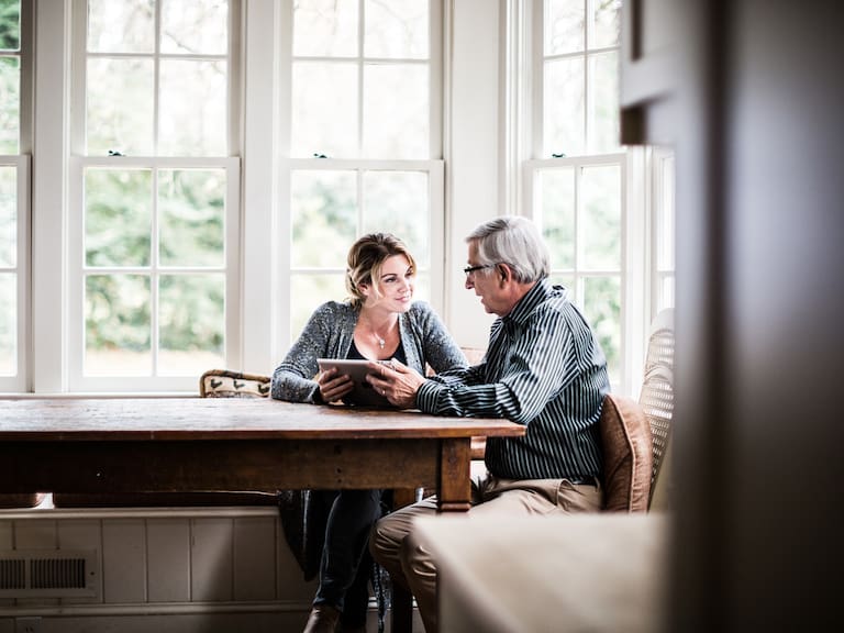 ¿Hasta qué edad vivir con los padres? El 37,2% de los chilenos cree que no hay límite