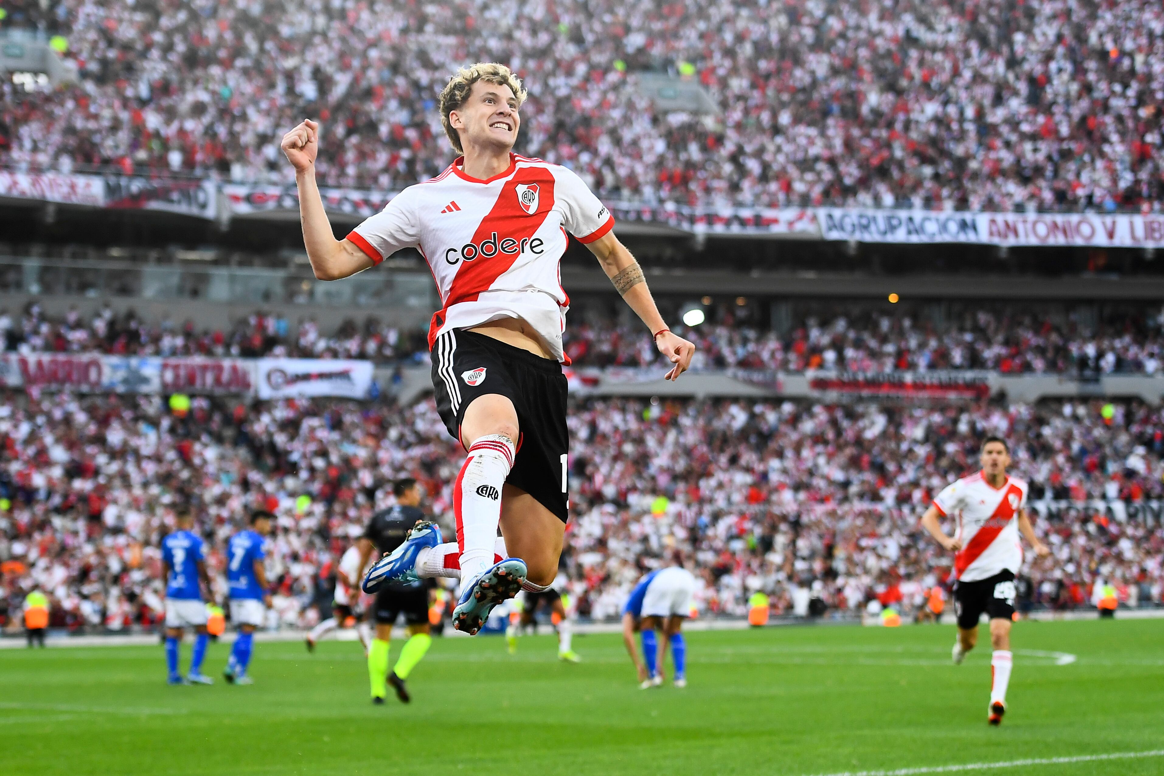 River Plate le pasó por encima al Vélez de Gustavo Quinteros en Argentina | Agencia Uno