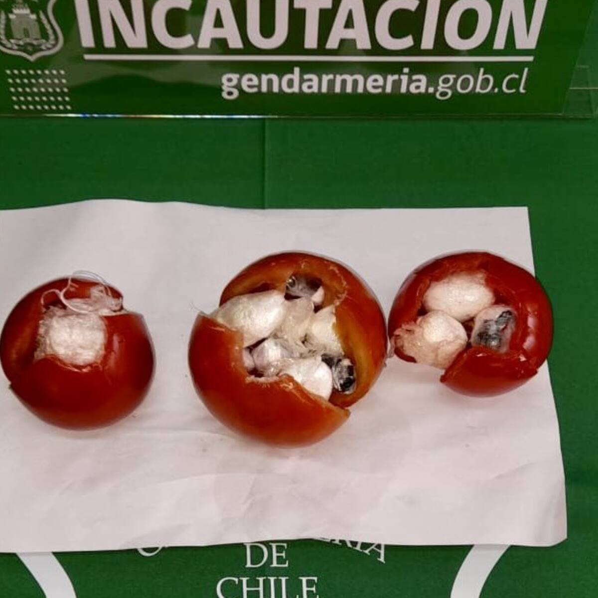 Gendarmes sorprenden a mujeres ingresando tomates rellenos con drogas en encomiendas a reos en cárcel de Temuco