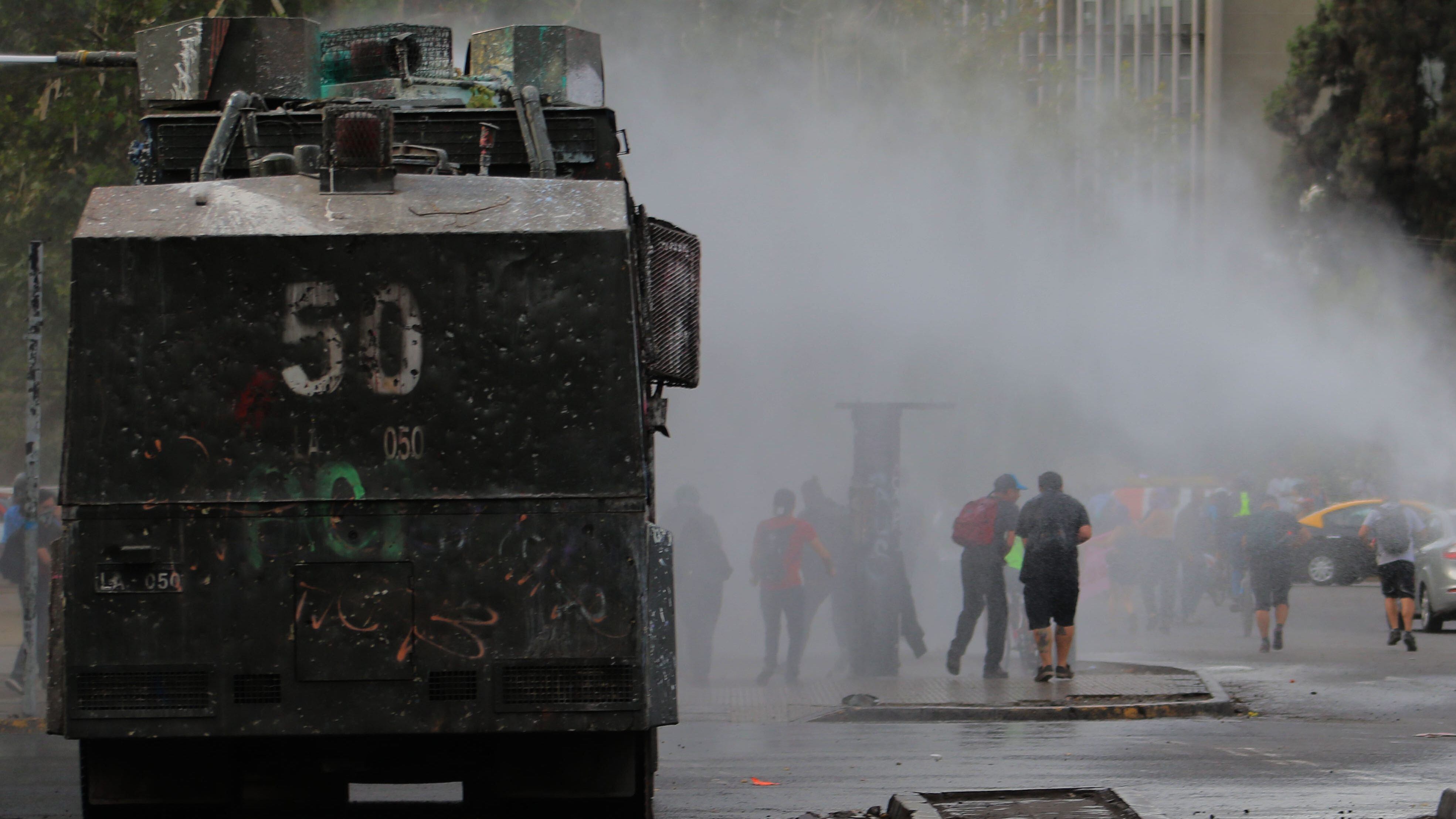Carro lanza agua Carabineros manifestación