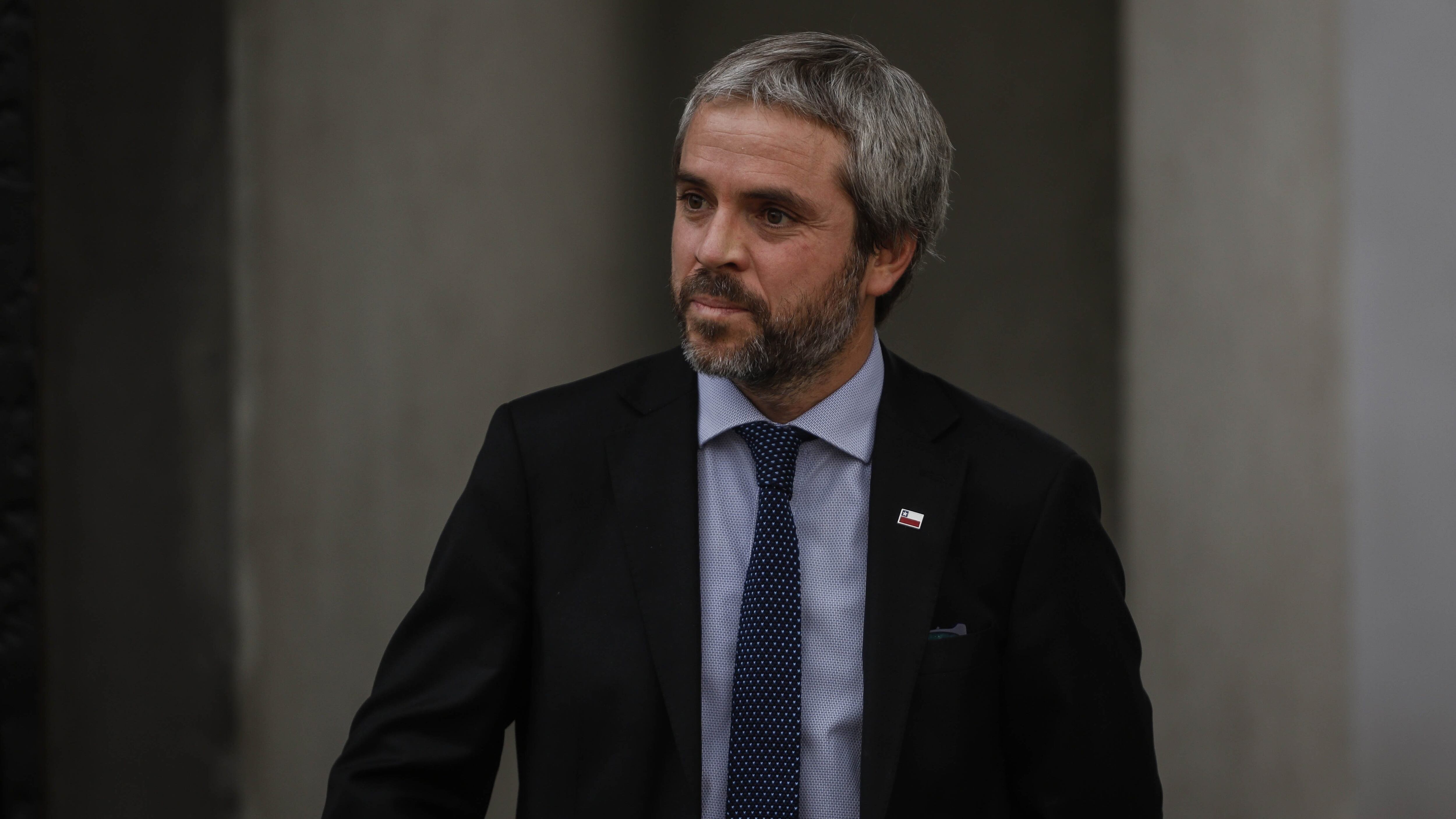 9 de marzo del 2020/SANTIAGOEl ministro del Interior, Gonzalo Blumel, se dirigirse a su despacho, en el Palacio de la Moneda.
FOTO: SEBASTIAN BELTRAN GAETE/AGENCIAUNO