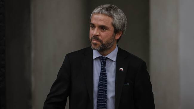 9 de marzo del 2020/SANTIAGOEl ministro del Interior, Gonzalo Blumel, se dirigirse a su despacho, en el Palacio de la Moneda.
FOTO: SEBASTIAN BELTRAN GAETE/AGENCIAUNO