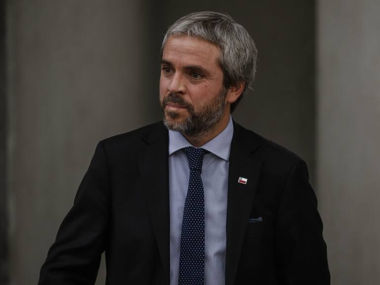 9 de marzo del 2020/SANTIAGOEl ministro del Interior, Gonzalo Blumel, se dirigirse a su despacho, en el Palacio de la Moneda.
FOTO: SEBASTIAN BELTRAN GAETE/AGENCIAUNO