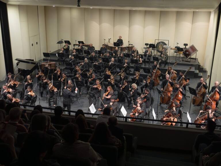 La Sinfónica Nacional ofrecerá su último concierto de temporada en el Teatro Universidad de Chile dirigida por Paolo Bortolameolli