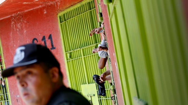 Población de reos extranjeros en cárceles chilenas aumentó 40% en un año: estas son las tres nacionalidades que predominan