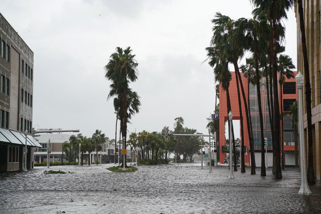 Huracán Ian inunda calles en Fort Myer del estado de Florida en Estados Unidos
