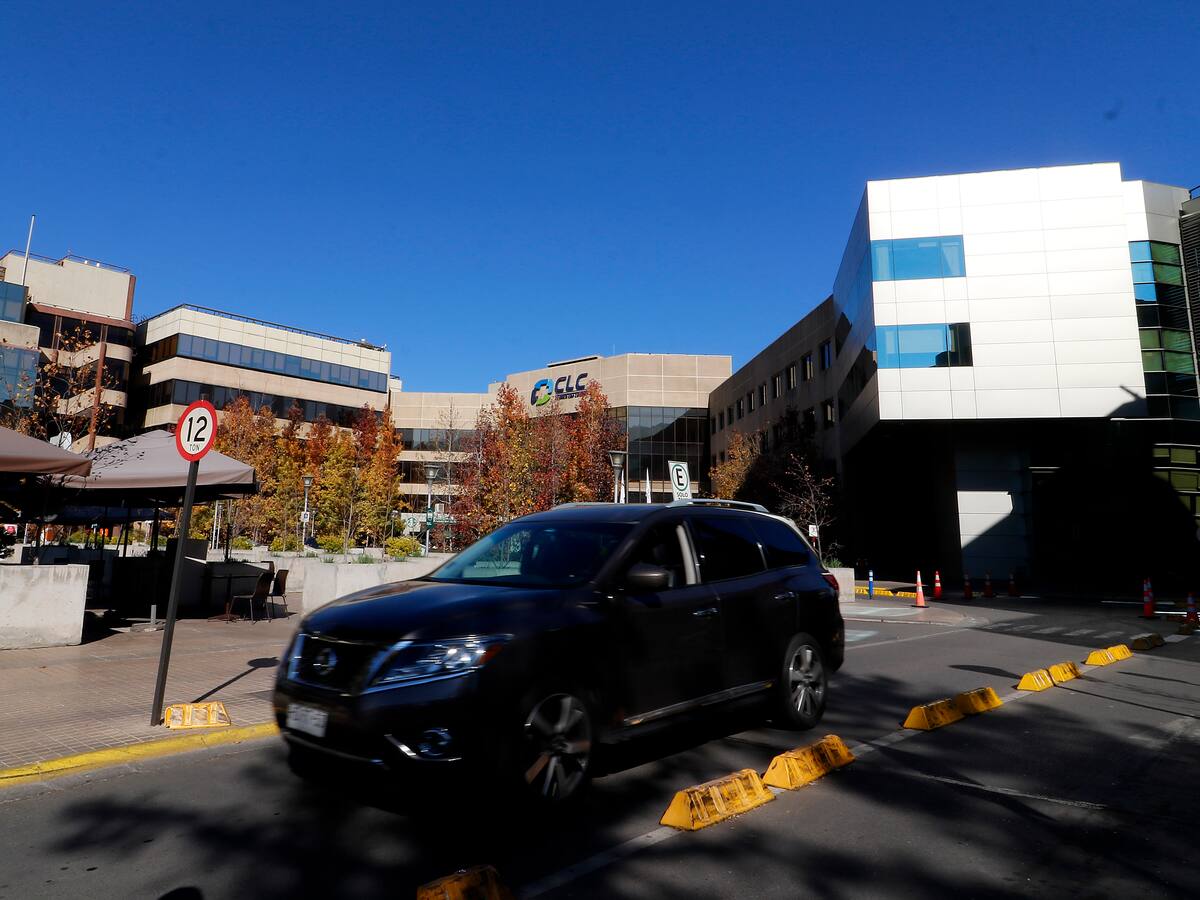 Conocida clínica de Santiago deberá pagar millonaria indemnización por operación negligente: dejaron incapacitada para trabajar a paciente