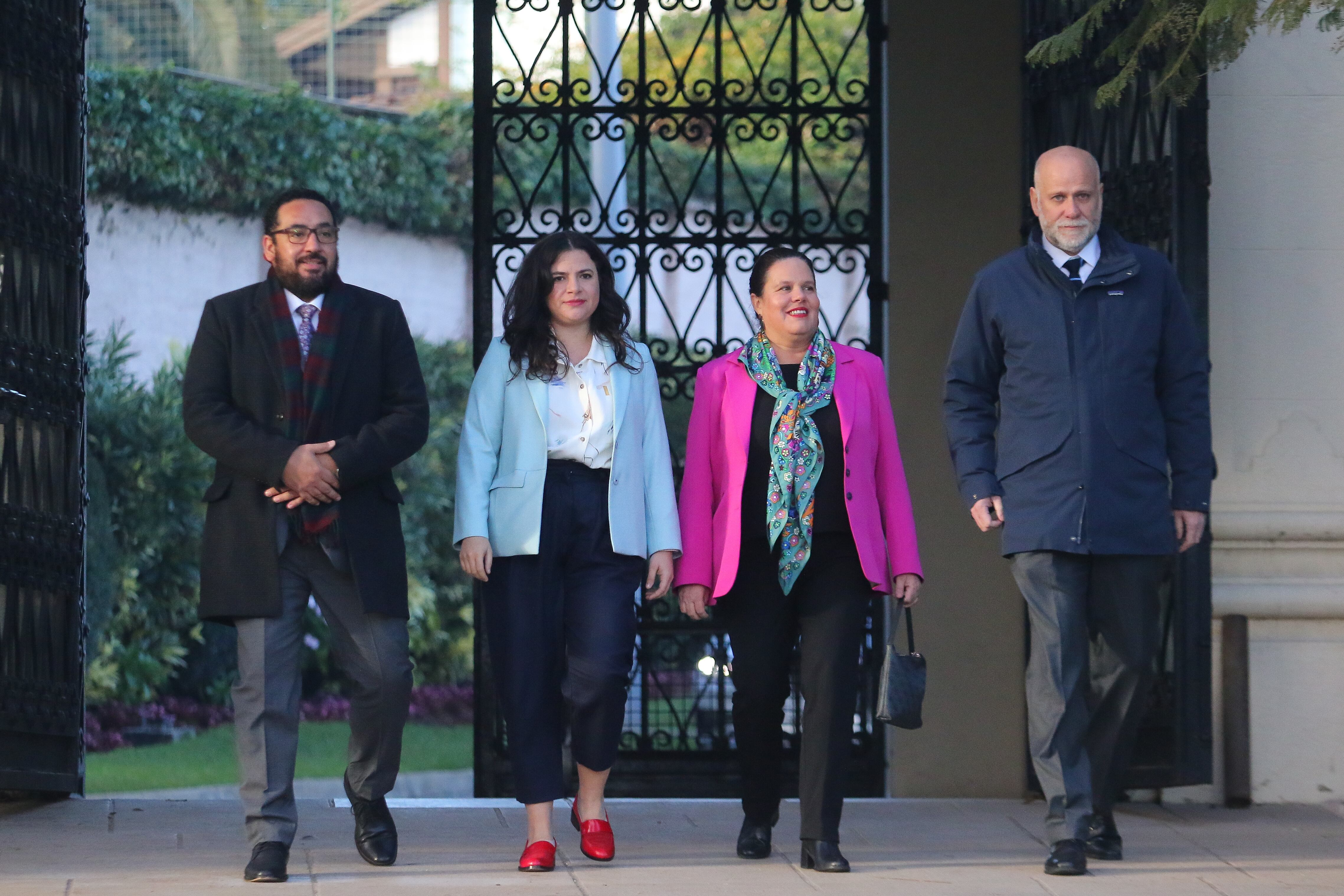 01 de Junio 2024/VIÑA DEL MARMinistros llegan a Cerro Castillo, antes de la Fotografía Oficial del presidente Gabriel Boric con sus ministros, previo a la cuenta publica en el Congreso Nacional.FOTO: YVO SALINAS/AGENCIA UNO