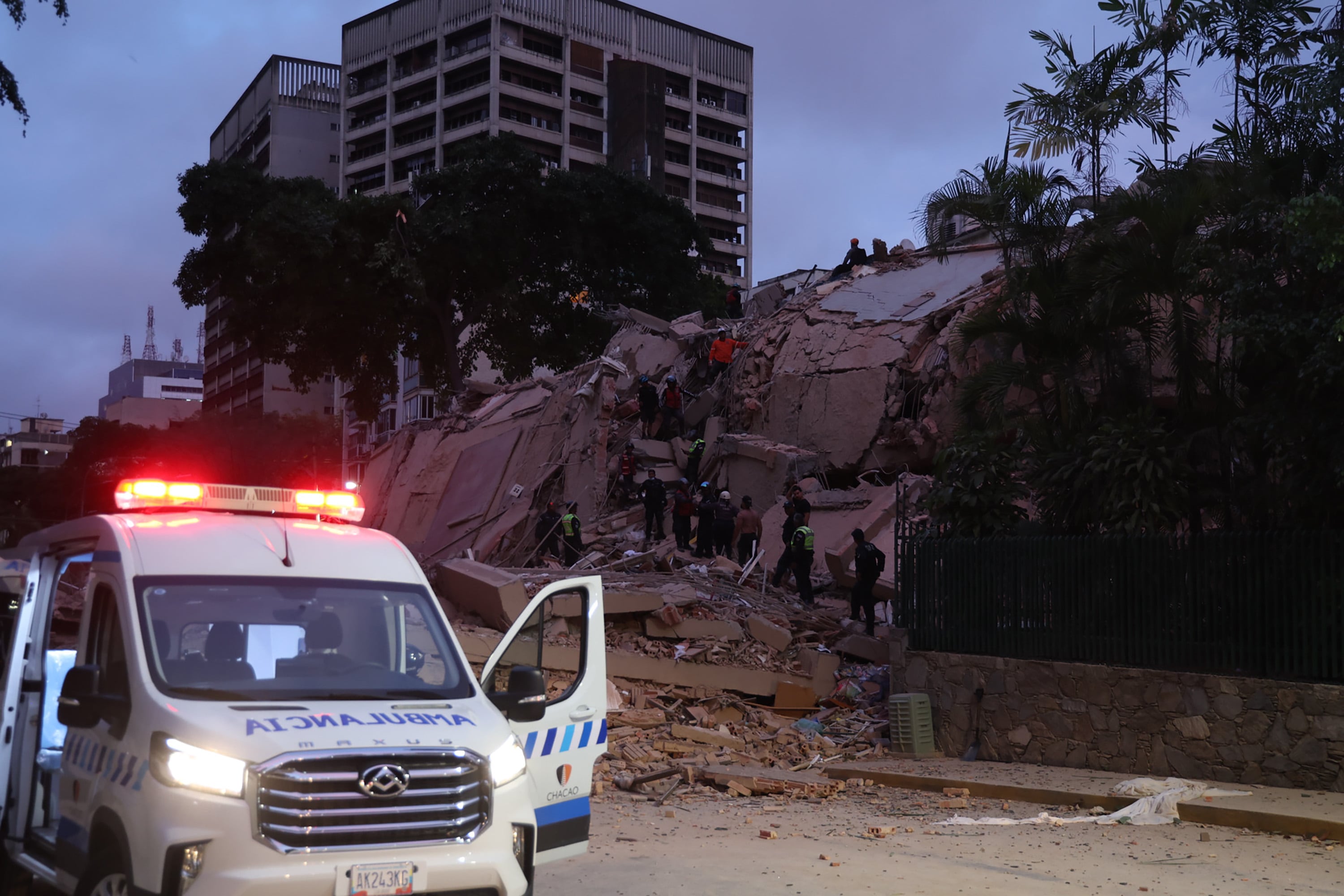 Al menos 164 muertos y casi 1.000 heridos por terremotos en Venezuela