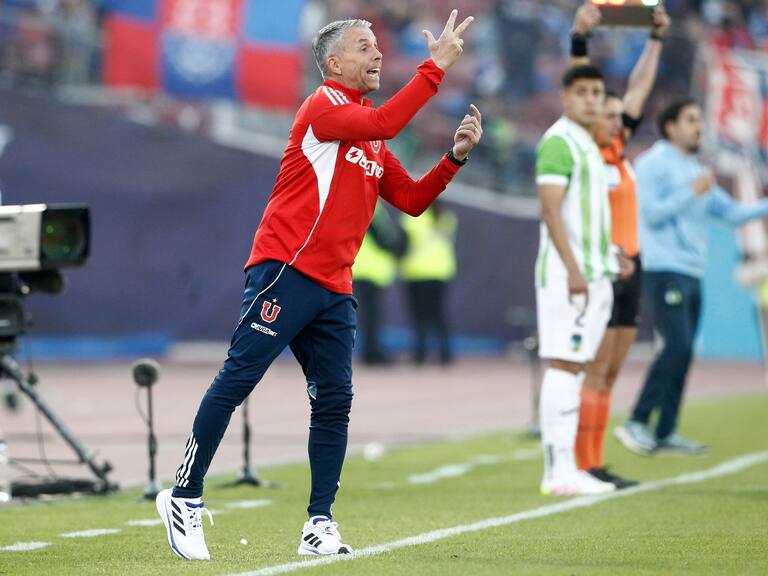 Las dos razones de Gustavo Álvarez para no suspender el partido ante Curicó Unido por Copa Chile