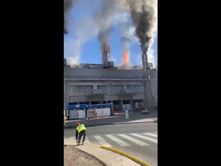 Incendio afectó a papelera en Puente Alto: siniestro se encuentra controlado