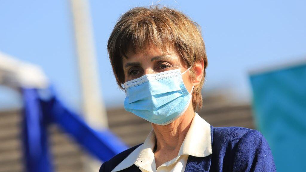 28 de Septiembre de 2021 / ÑUÑOALa ministra subrogante de Salud, Paula Daza, junto a la Seremi de Salud Helga Balich invitan a los rezagados mayores de 55 años a inocularse con la dosis de refuerzo contra el covid 19 en el velódromo del Estadio Nacional
Paula Daza, ministra Subrogante de Salud
FOTO: DIEGO MARTIN / AGENCIAUNO