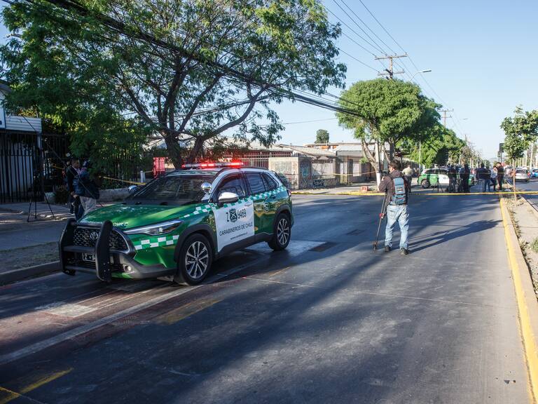 Dos menores de 15 años detenidos tras larga persecución en Puente Alto: terminaron chocando con la barrera de un peaje