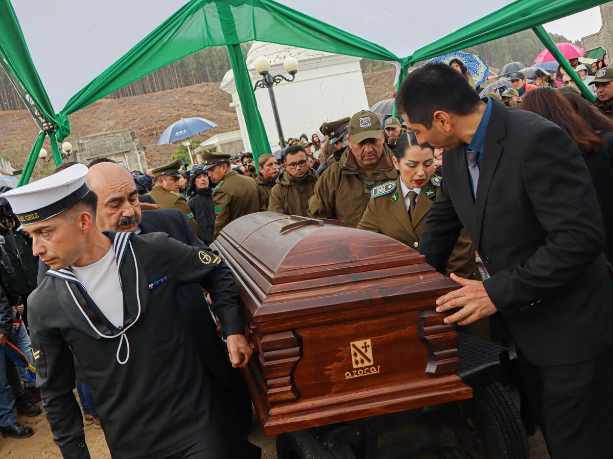 Armada no sancionará a marino y primo de carabinero fallecido en Cañete que emplazó a Presidente Boric durante funeral