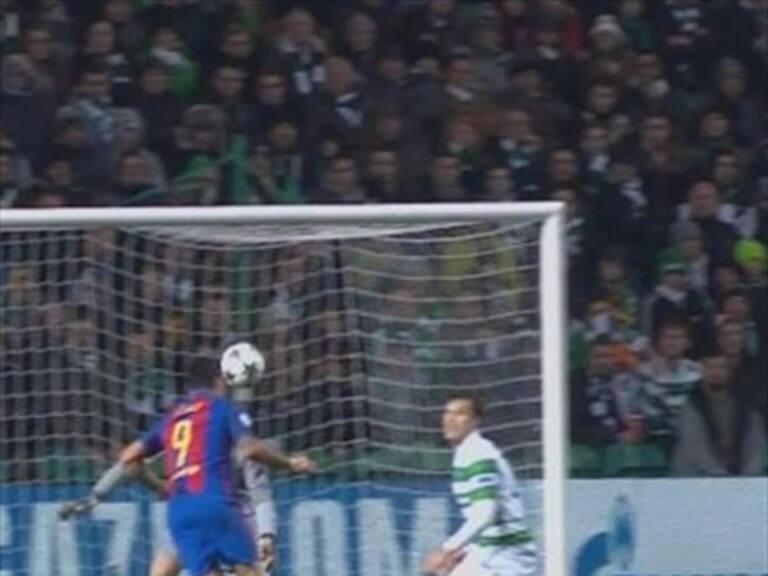 La milagrosa salvada del arquero del Celtic que ahogó el gol de Luis Suárez
