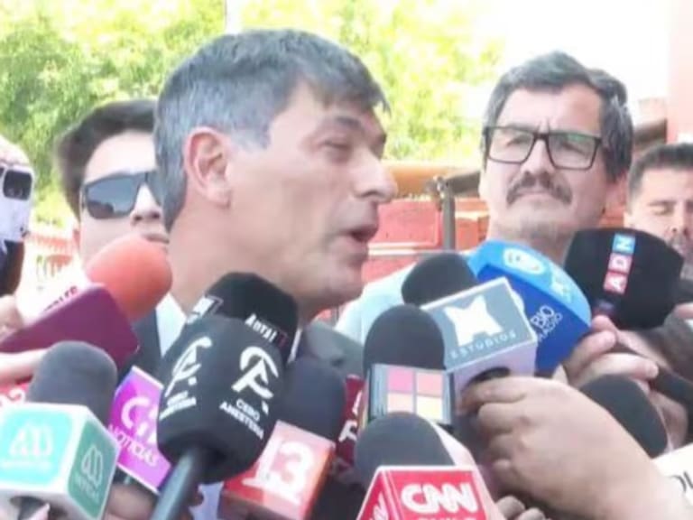 Periodista se desató con su presencia: Candidato igualito a Pedro Pascal provocó de todo en votación de Parisi