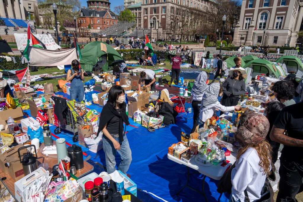 Los estudiantes de la Universidad de Columbia crean un campamento de solidaridad por Gaza frente a la rectoría, en Nueva York de Estados Unidos.