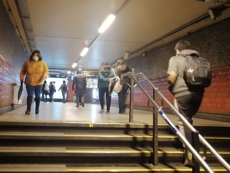 No solo en Meiggs: desalojan a vendedores ambulantes de estaciones de Metro