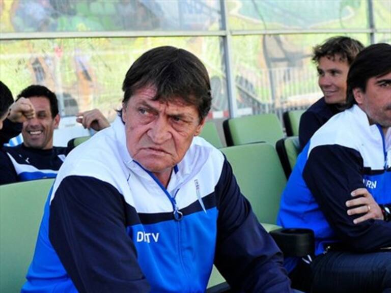 Exentrenador de Católica contó cómo amenazó a un hincha con una pistola