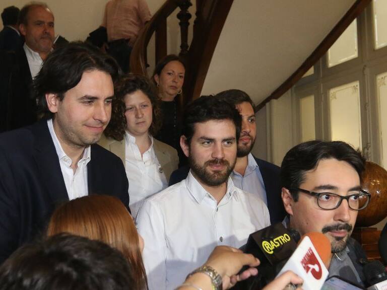 Acuerdo para un nuevo proceso constituyente: oficialismo llama a Chile Vamos a mostrar «convicciones» para rechazar un órgano 100% electo