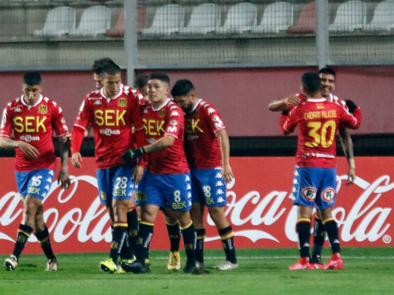 Unión Española venció a Curicó Unido en el epílogo y se transformó en el nuevo líder del fútbol chileno