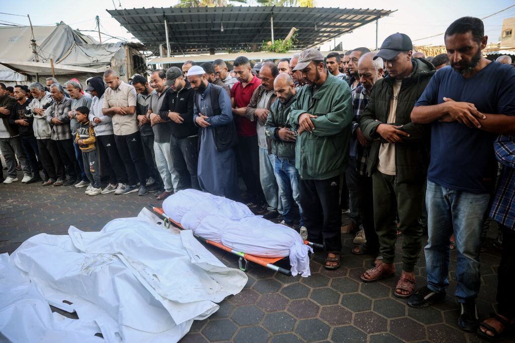 Personas en la Franja de Gaza homenajean a los civiles asesinados por los ataques de Israel sobre ese territorio de Palestina