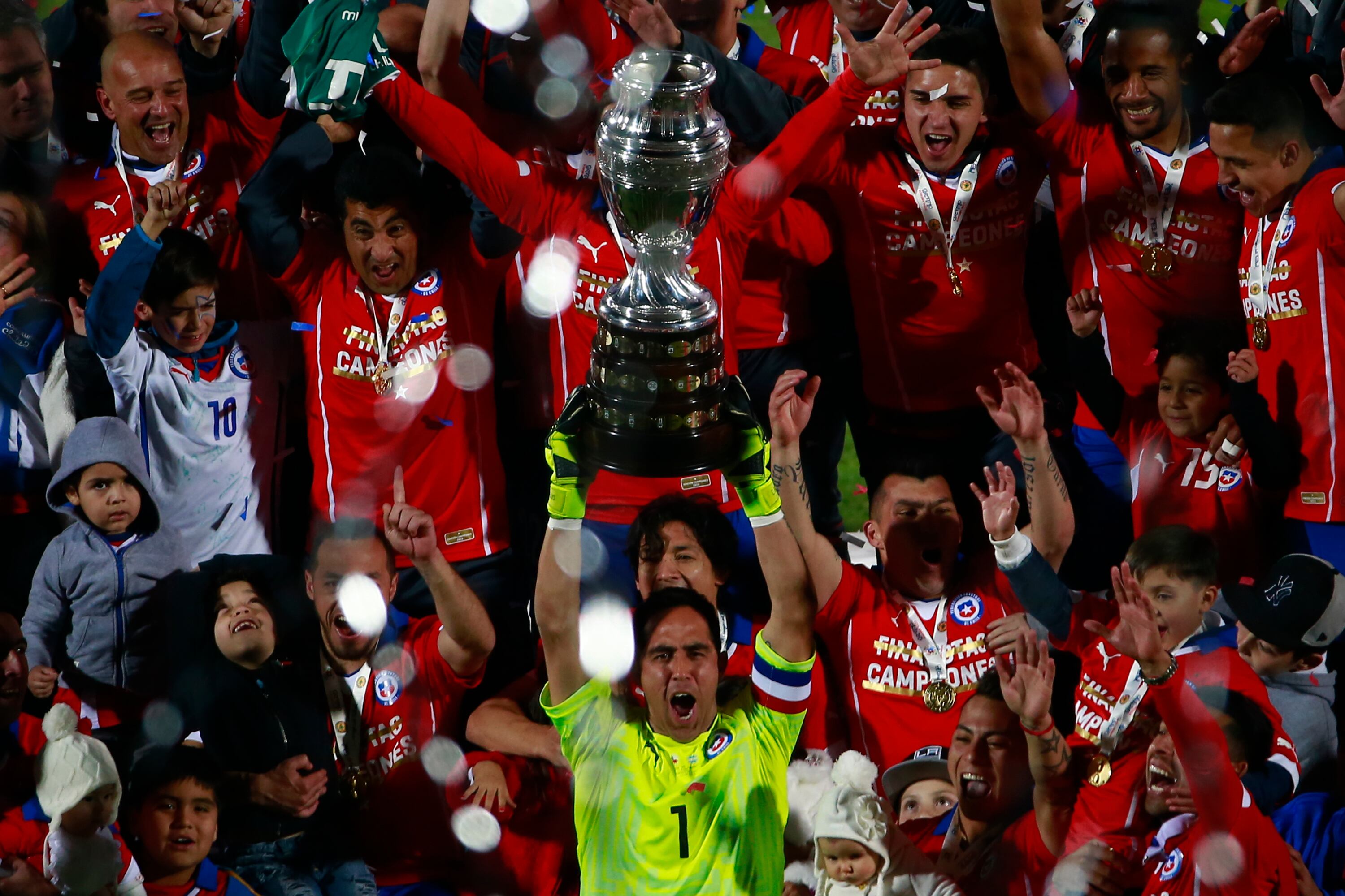 "Escribiste tu nombre con letras doradas": La Roja y el último adiós a Claudio Bravo luego de anunciar su retiro | Getty Images