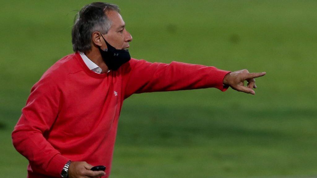 4 de Enero del 2021/SANTIAGOEl Director Técnico de Universidad Católica Ariel Holan(c) ,durante el partido valido por la Vigésimo Séptima fecha del Campeonato Nacional AFP PlanVital 2020, entre Universidad Católica vs Huachipato, disputado en el Estadio San Carlos de Apoquindo.
FOTO:FRANCISCO LONGA/AGENCIAUNO